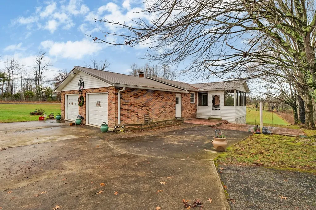 2620 Deer Lodge Highway Deer Lodge TN 37726