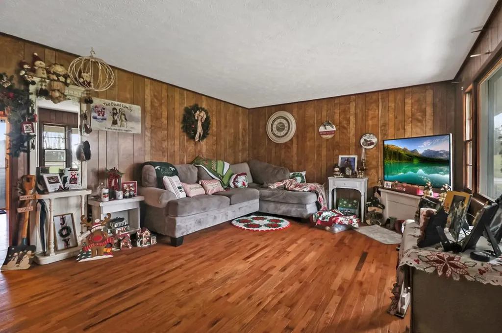 2620 Deer Lodge Highway Deer Lodge TN 37726