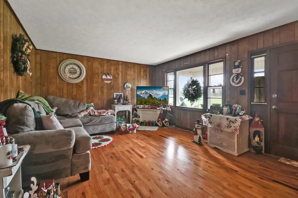 2620 Deer Lodge Highway Deer Lodge TN 37726