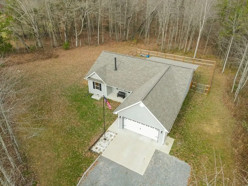 1561 Bicknell Road Clarkrange TN 38553
