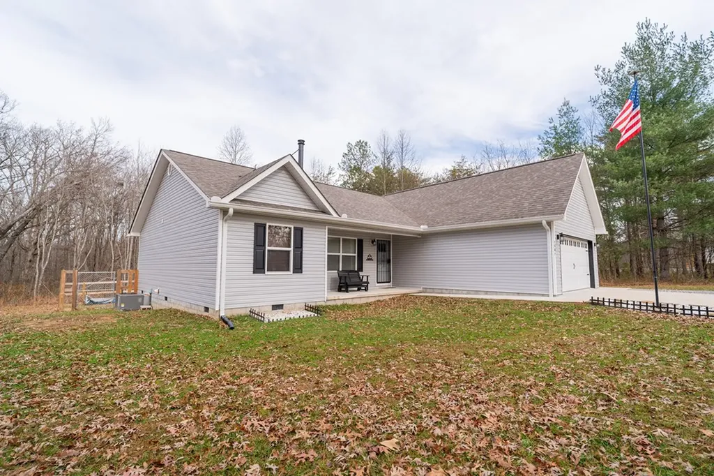 1561 Bicknell Road Clarkrange TN 38553