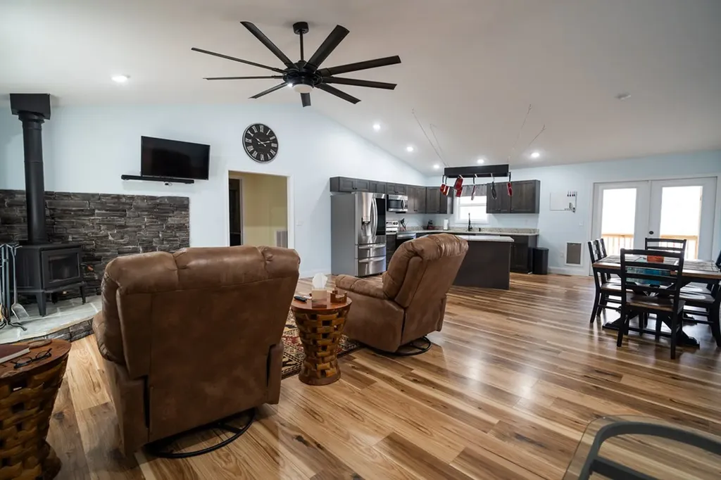 1561 Bicknell Road Clarkrange TN 38553