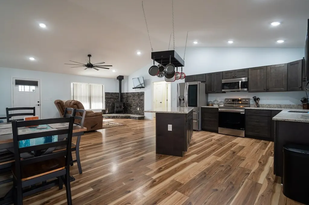 1561 Bicknell Road Clarkrange TN 38553