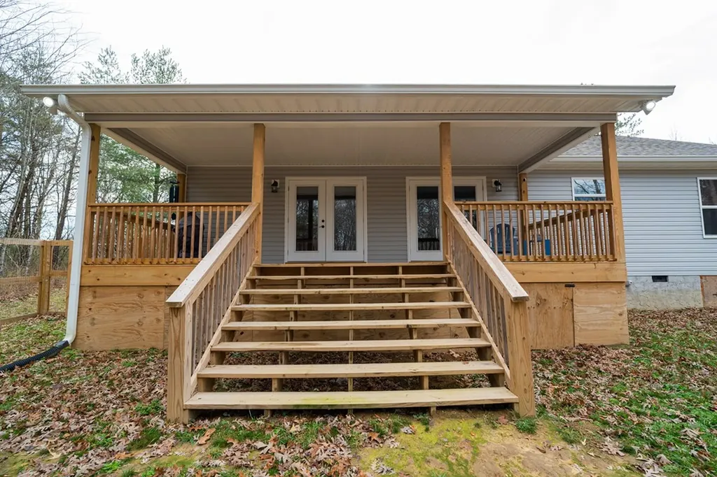 1561 Bicknell Road Clarkrange TN 38553