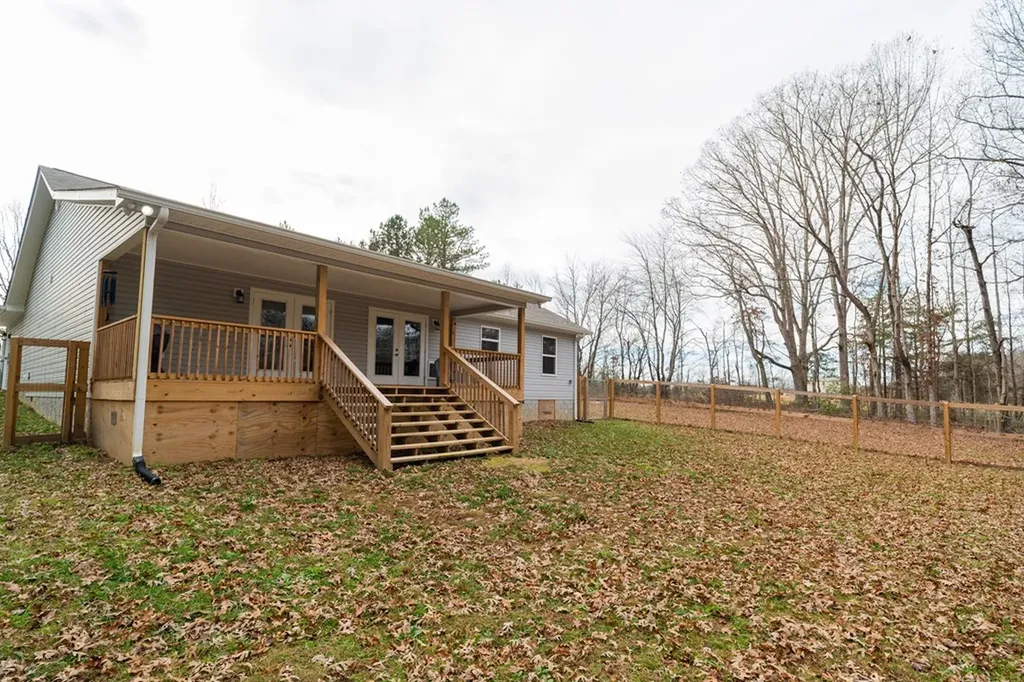 1561 Bicknell Road Clarkrange TN 38553