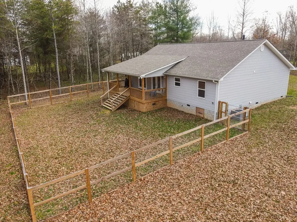 1561 Bicknell Road Clarkrange TN 38553