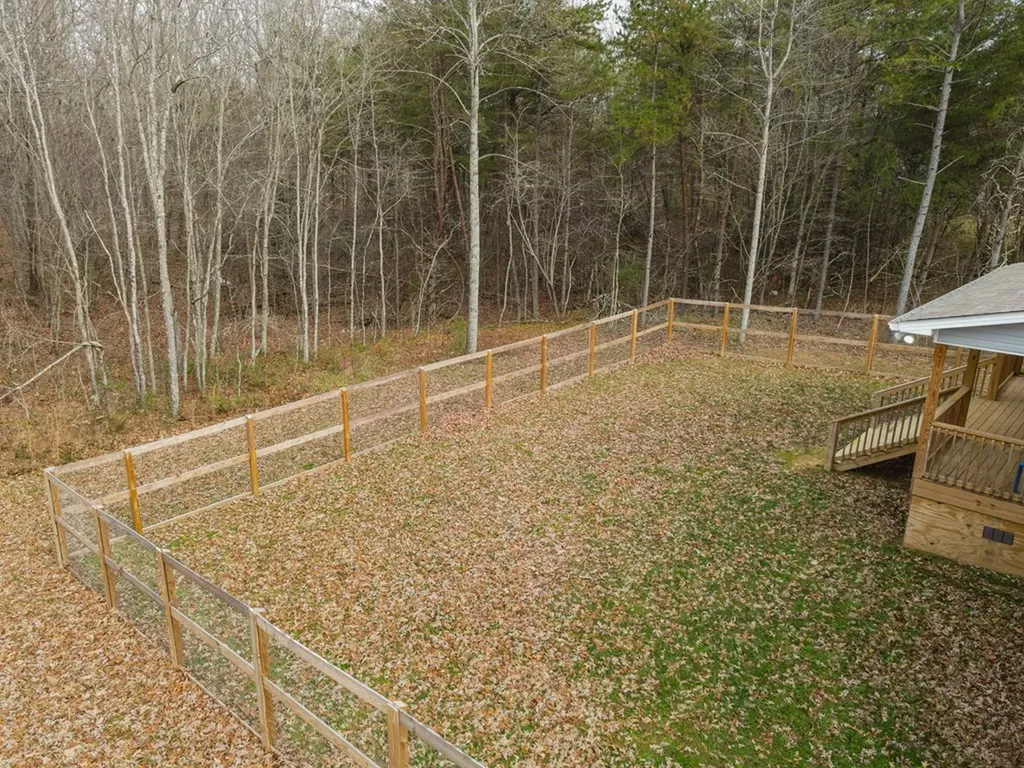 1561 Bicknell Road Clarkrange TN 38553