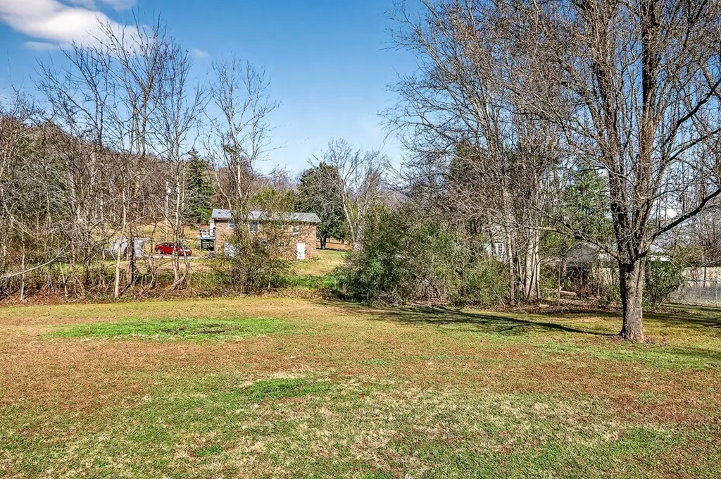 396 Jefferson Avenue Sparta TN 38583