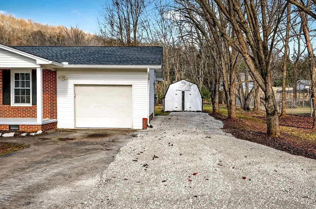 396 Jefferson Avenue Sparta TN 38583