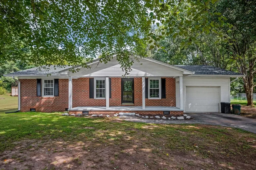 396 Jefferson Avenue Sparta TN 38583