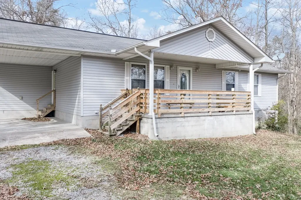 1621 Tabor Loop Crossville TN 38571