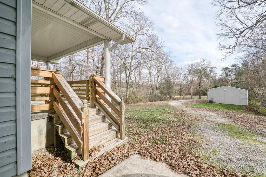 1621 Tabor Loop Crossville TN 38571