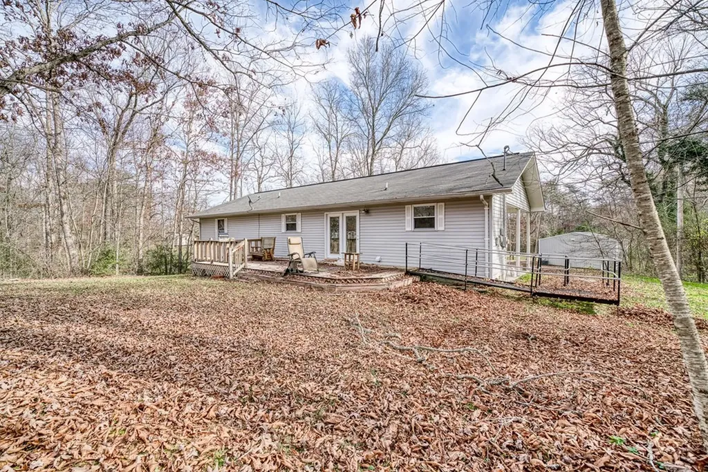1621 Tabor Loop Crossville TN 38571