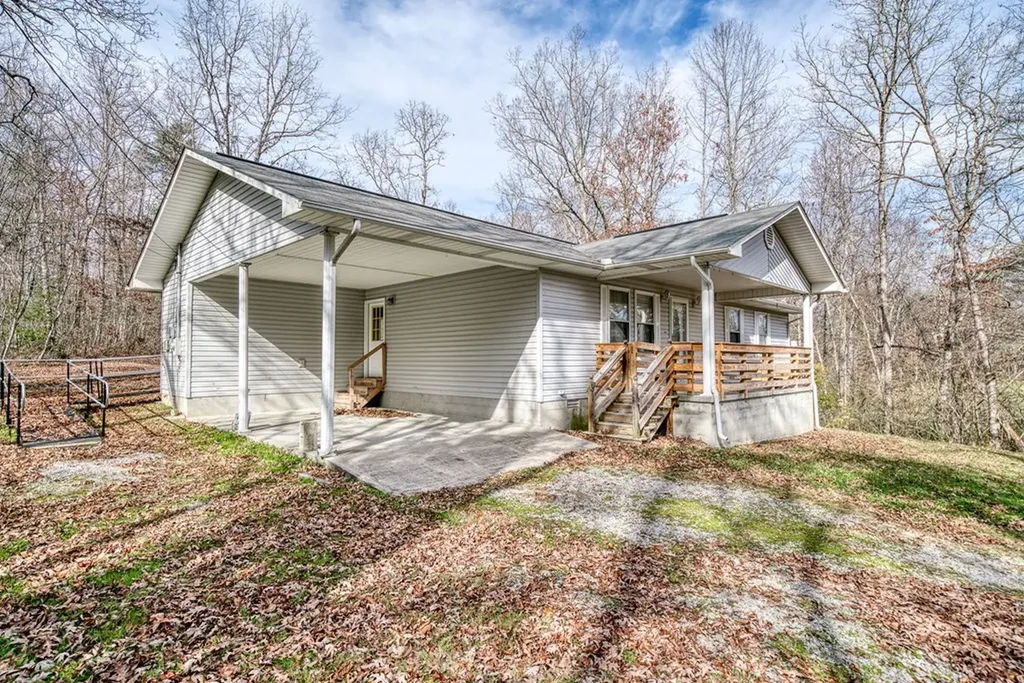 1621 Tabor Loop Crossville TN 38571