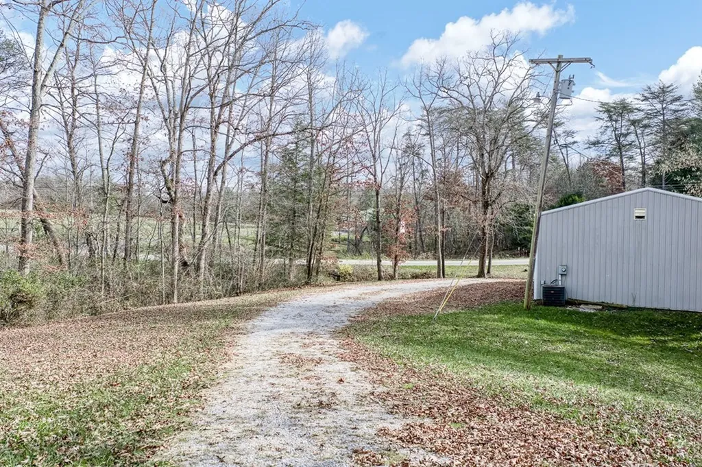 1621 Tabor Loop Crossville TN 38571