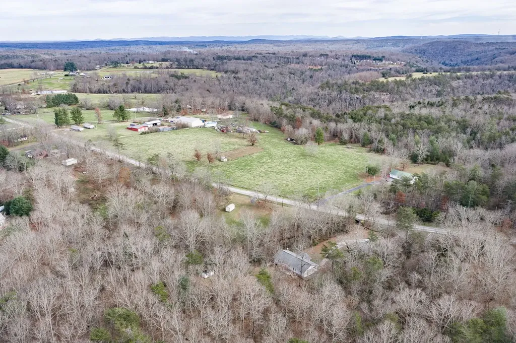 1621 Tabor Loop Crossville TN 38571