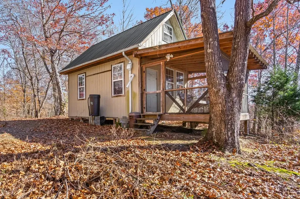 353 Red Bud Lane Hilham TN 38568