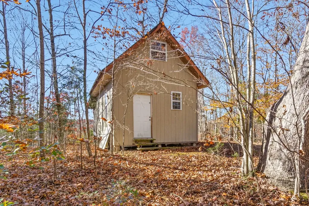 353 Red Bud Lane Hilham TN 38568