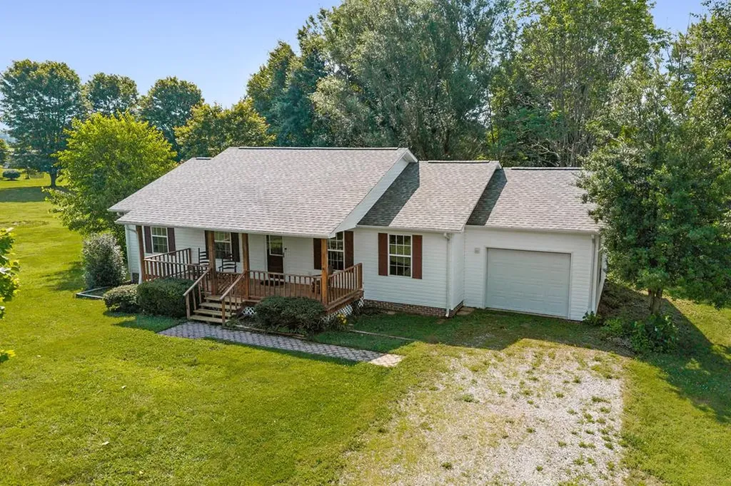 151 Cullom Lands Lane Livingston TN 38570