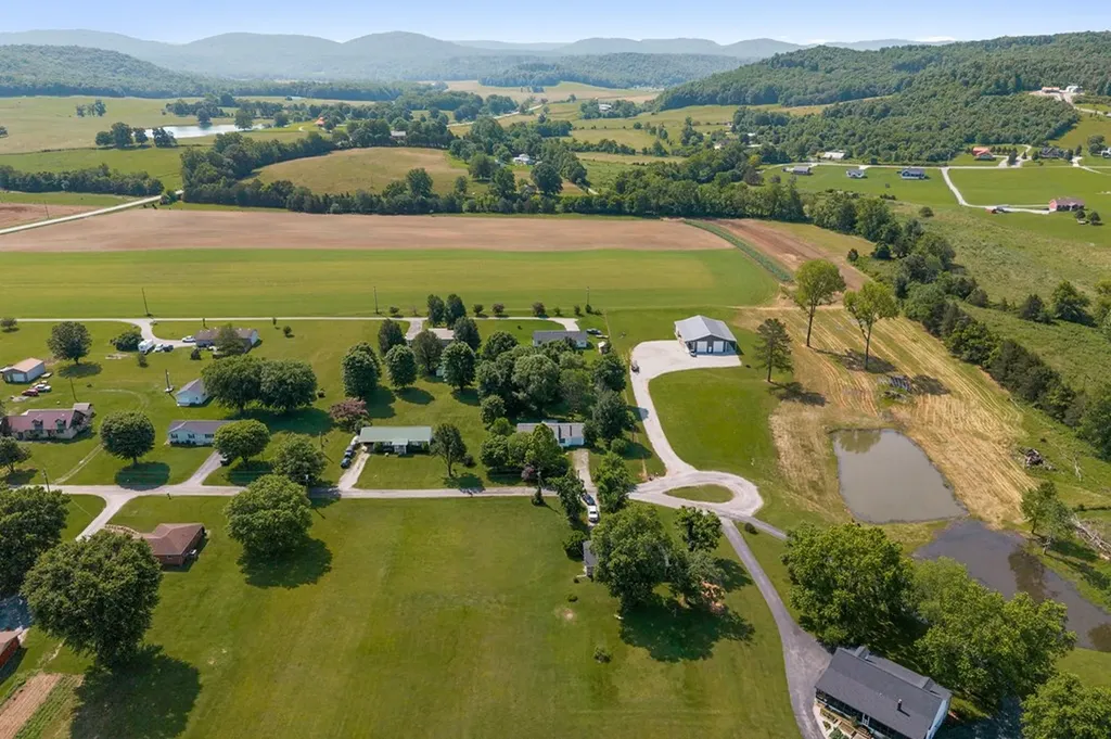 151 Cullom Lands Lane Livingston TN 38570