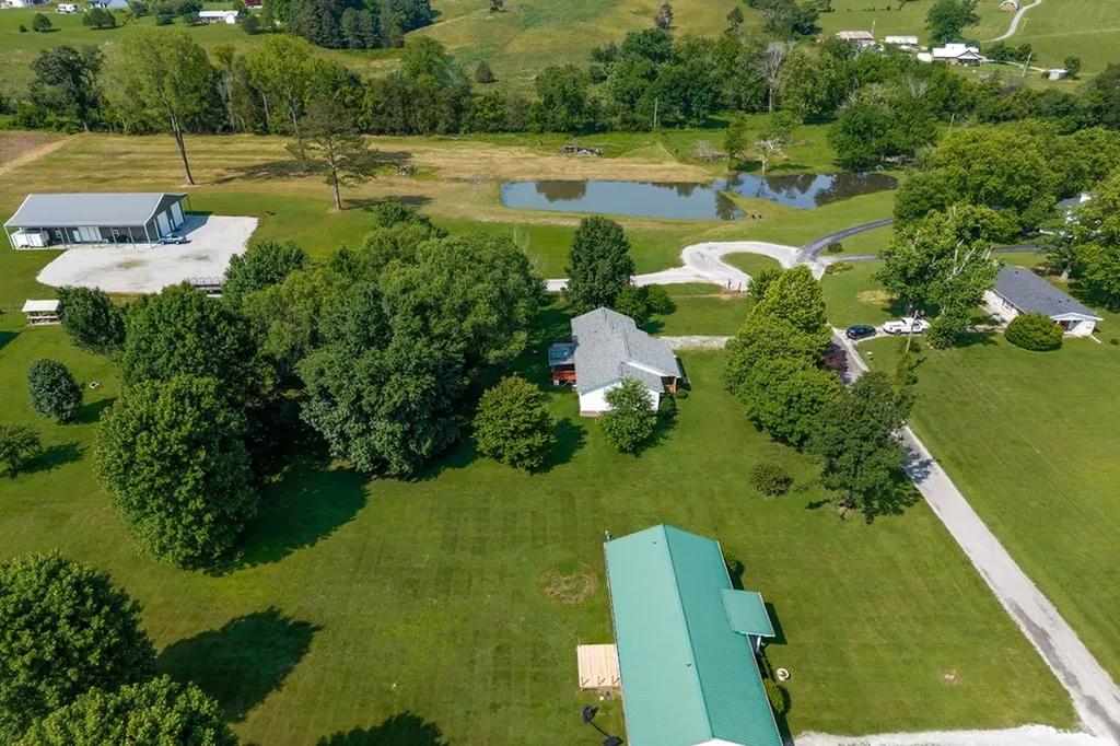 151 Cullom Lands Lane Livingston TN 38570