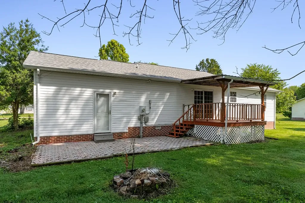 151 Cullom Lands Lane Livingston TN 38570