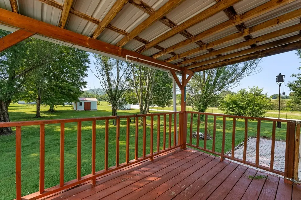 151 Cullom Lands Lane Livingston TN 38570