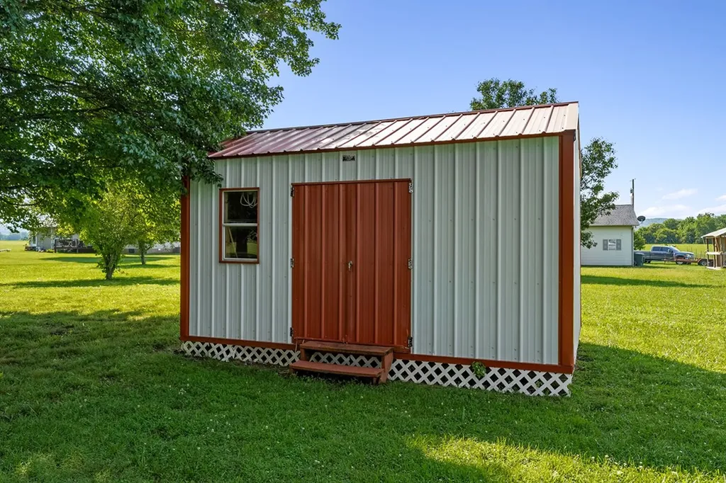 151 Cullom Lands Lane Livingston TN 38570