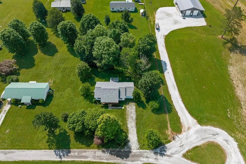 151 Cullom Lands Lane Livingston TN 38570