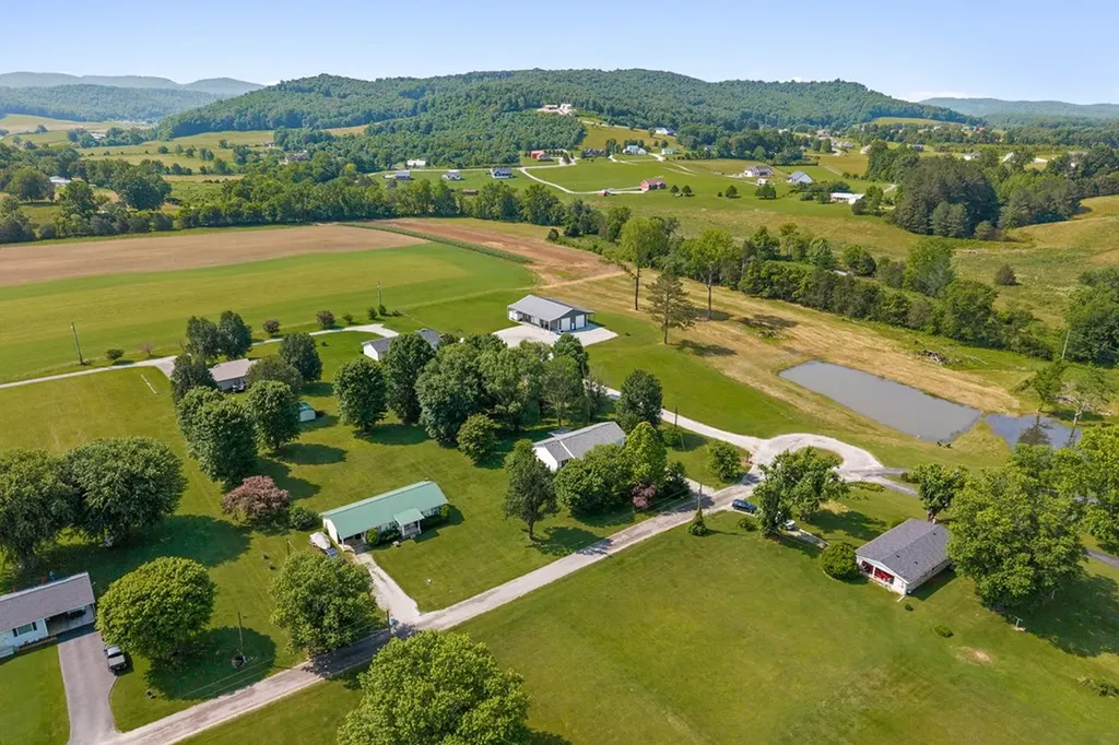 151 Cullom Lands Lane Livingston TN 38570