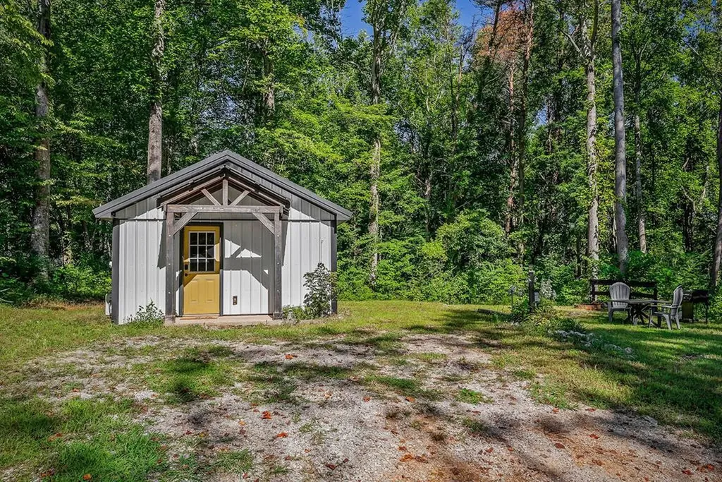 3247 Moodyville Road Byrdstown TN 38549