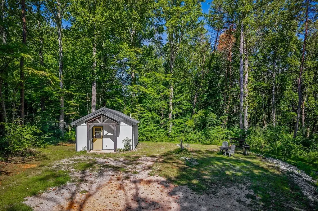 3247 Moodyville Road Byrdstown TN 38549