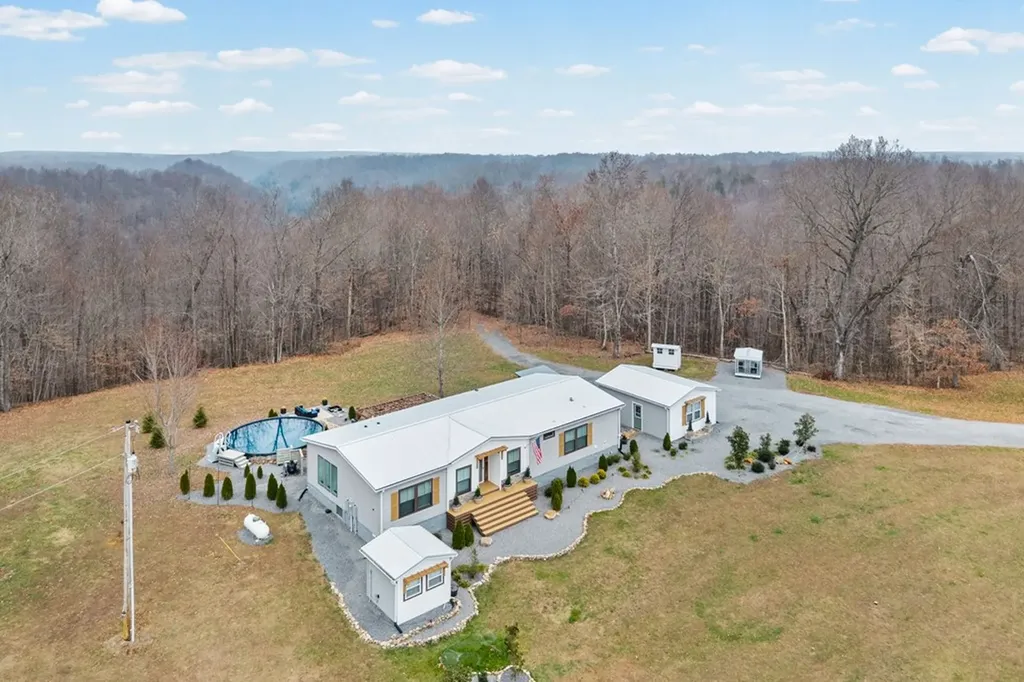 1750 South Fork Road Whitleyville TN 38588