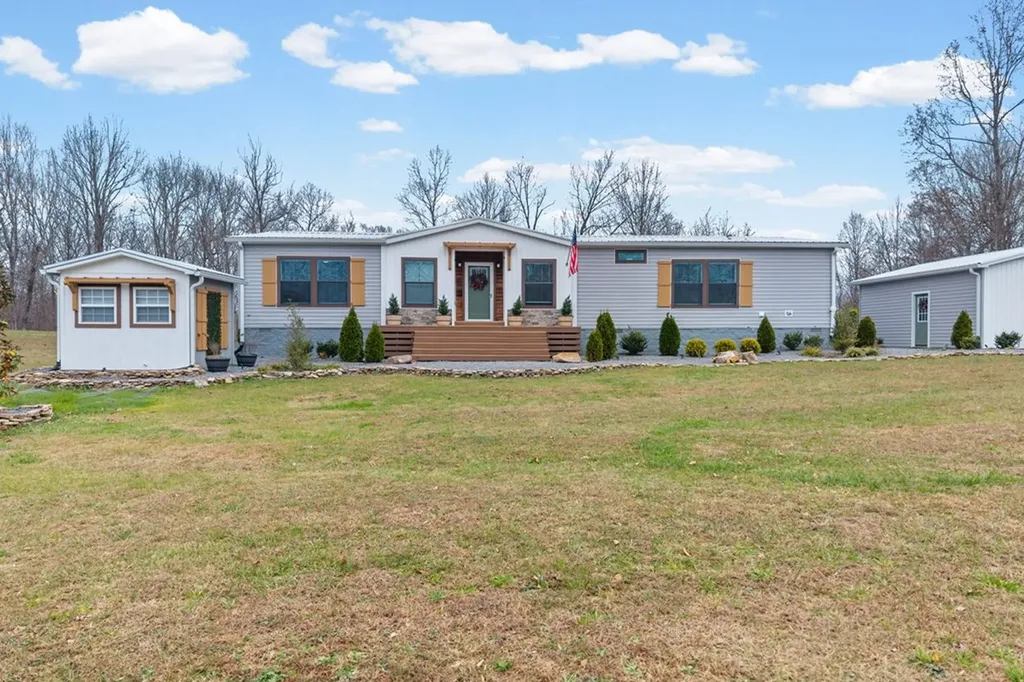 1750 South Fork Road Whitleyville TN 38588