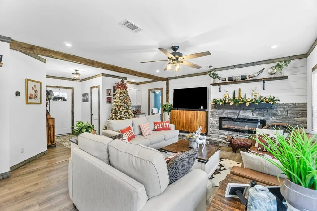 1750 South Fork Road Whitleyville TN 38588