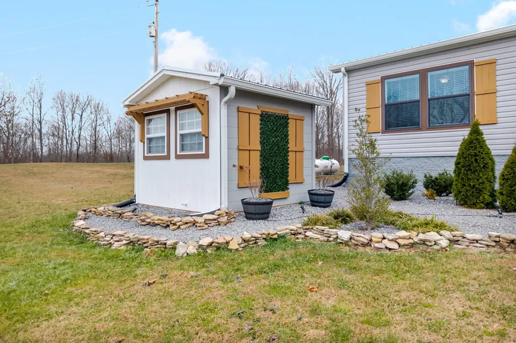 1750 South Fork Road Whitleyville TN 38588