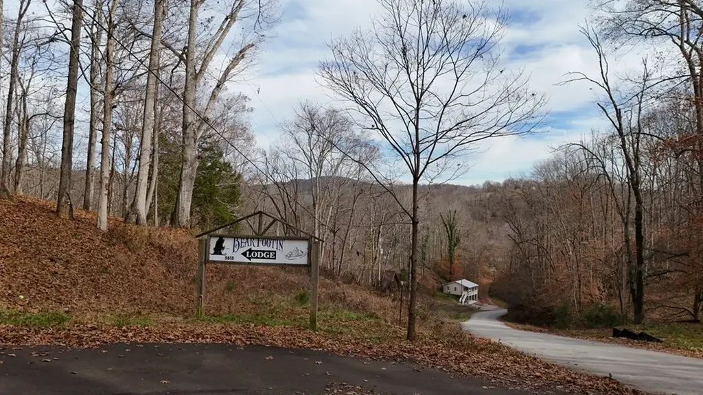 5615 Eastport Road Alpine TN 38543