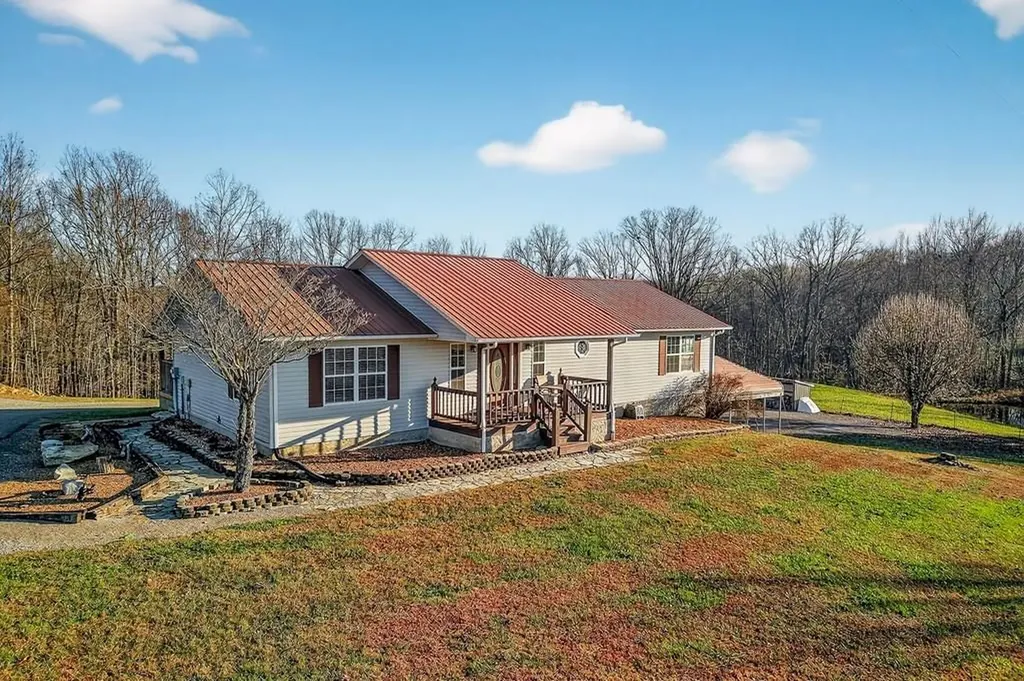 168 Davis Hollow Road Hilham TN 38568