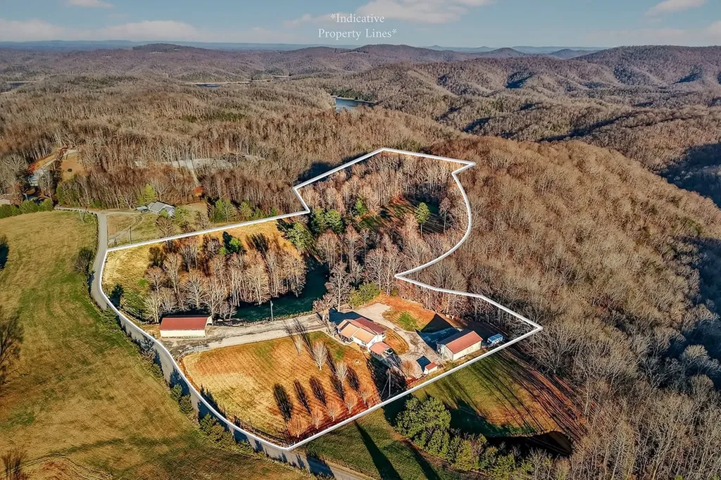 168 Davis Hollow Road Hilham TN 38568