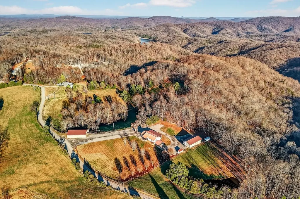 168 Davis Hollow Road Hilham TN 38568