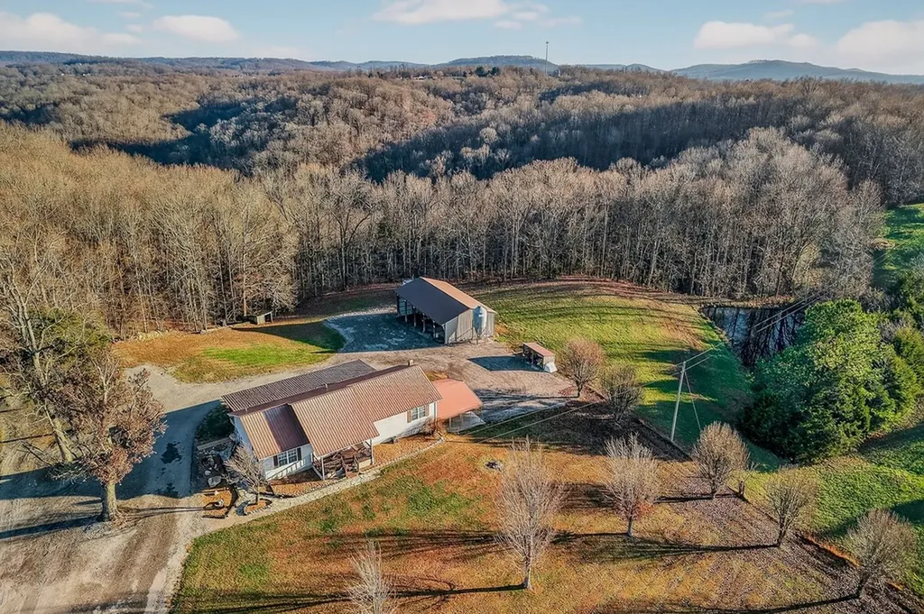 168 Davis Hollow Road Hilham TN 38568
