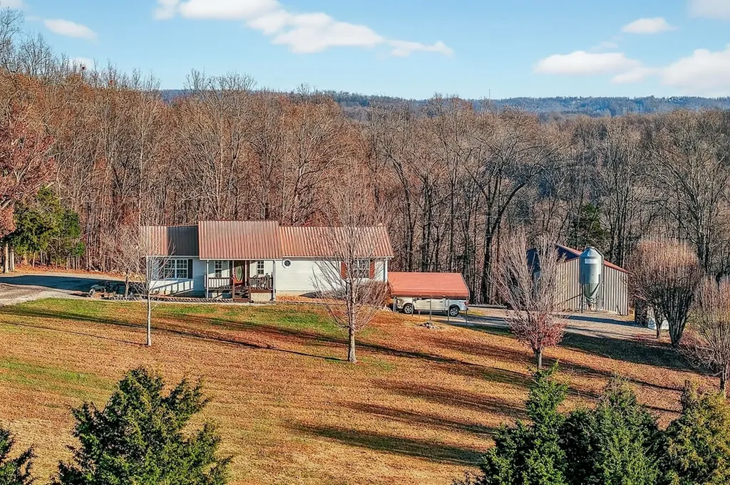 168 Davis Hollow Road Hilham TN 38568