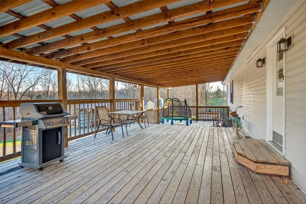 168 Davis Hollow Road Hilham TN 38568