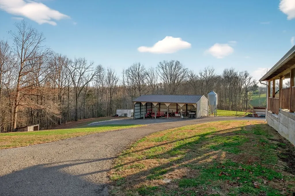 168 Davis Hollow Road Hilham TN 38568