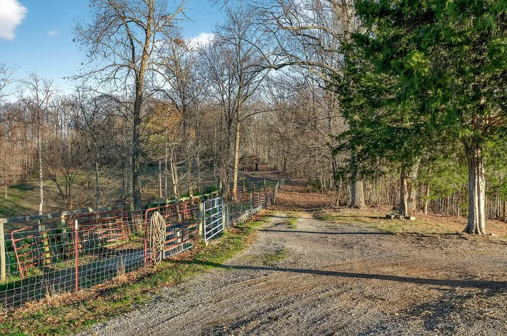 168 Davis Hollow Road Hilham TN 38568