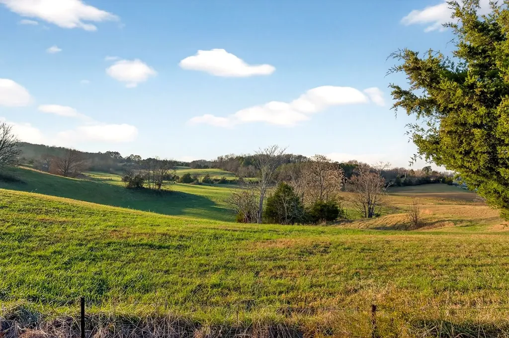 168 Davis Hollow Road Hilham TN 38568