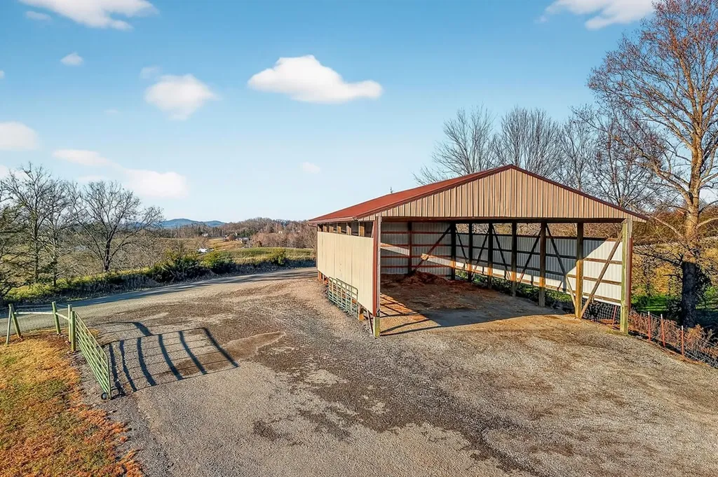 168 Davis Hollow Road Hilham TN 38568