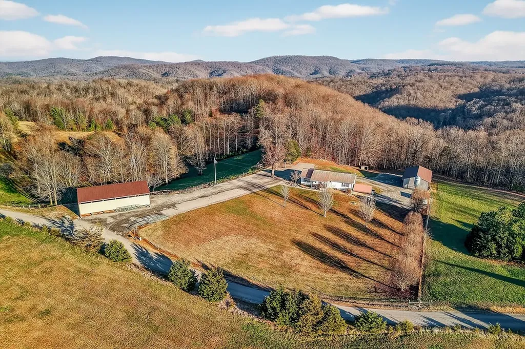 168 Davis Hollow Road Hilham TN 38568