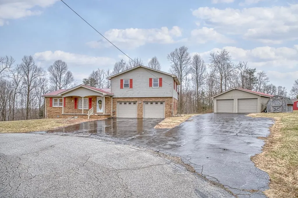 220 Minnie Avenue Monterey TN 38574