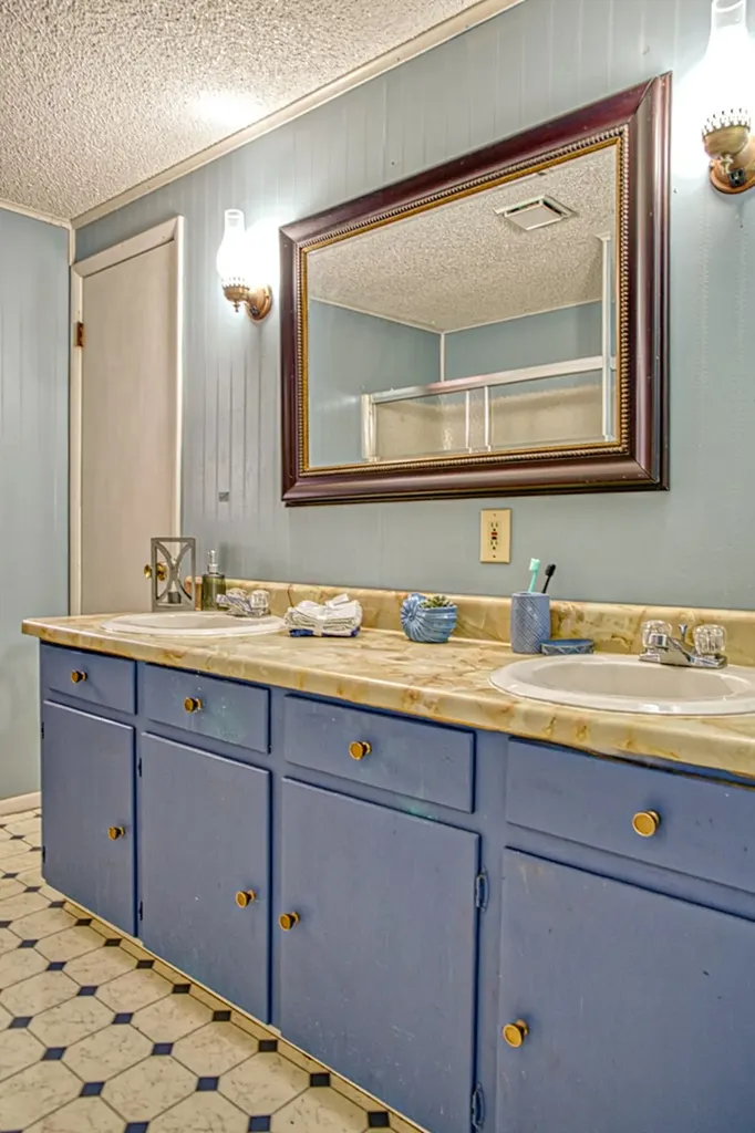 220 Minnie Avenue Monterey TN 38574